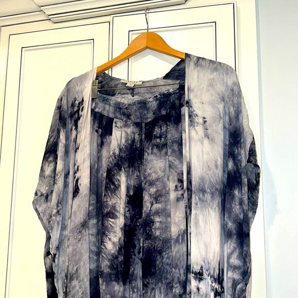 🔥🔥FIRE SALE🔥🔥 EUC coverup set, lined pants and flowy kimono top - Picture 1 of 11